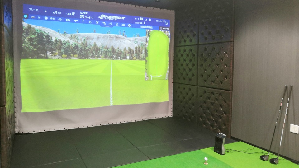 ゴルフ練習場（試打室）ウレタンマット活用例